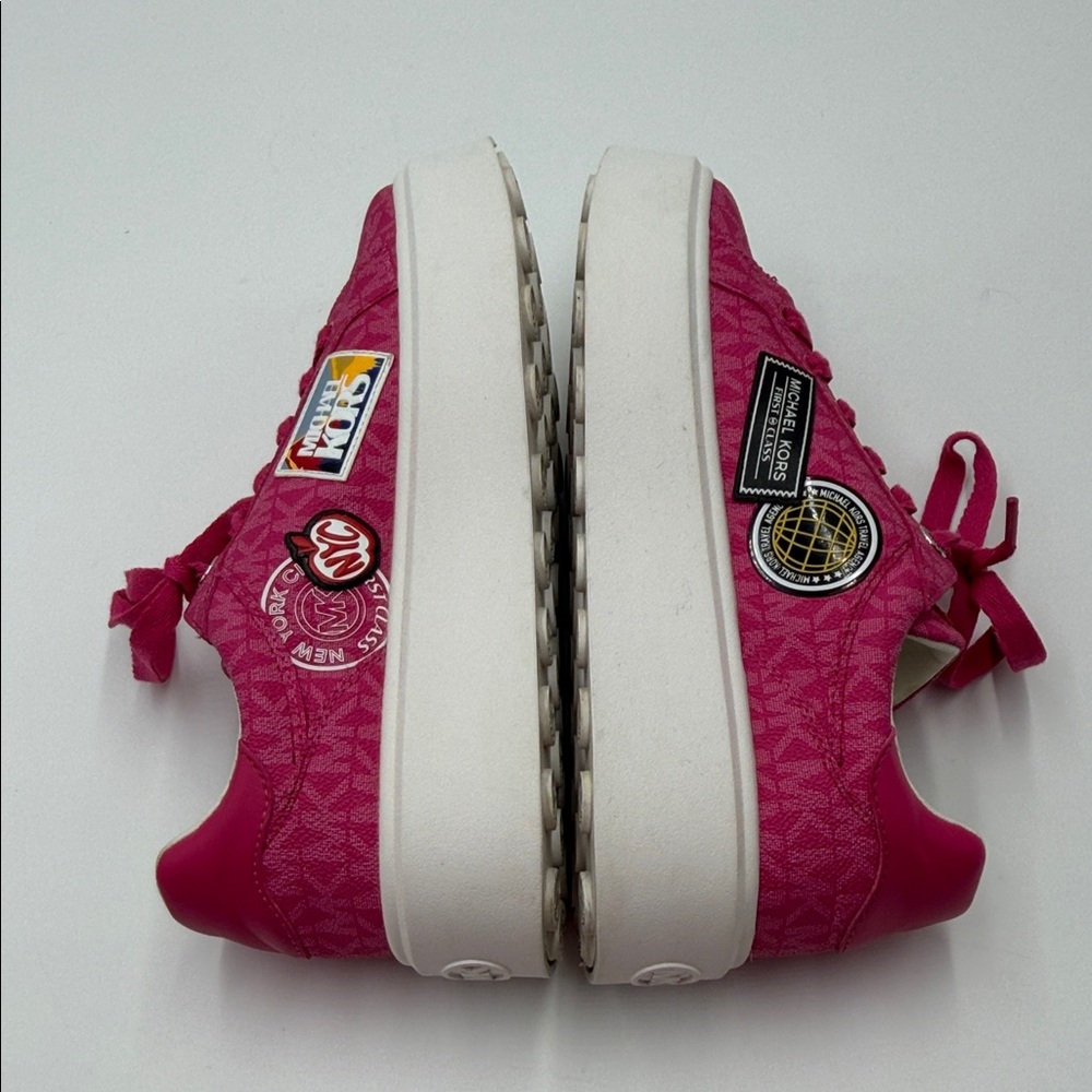 MICHAEL KORS OUTLET
Romey Embellished Signature
Logo Platform Sneaker - Picture 7 of 12